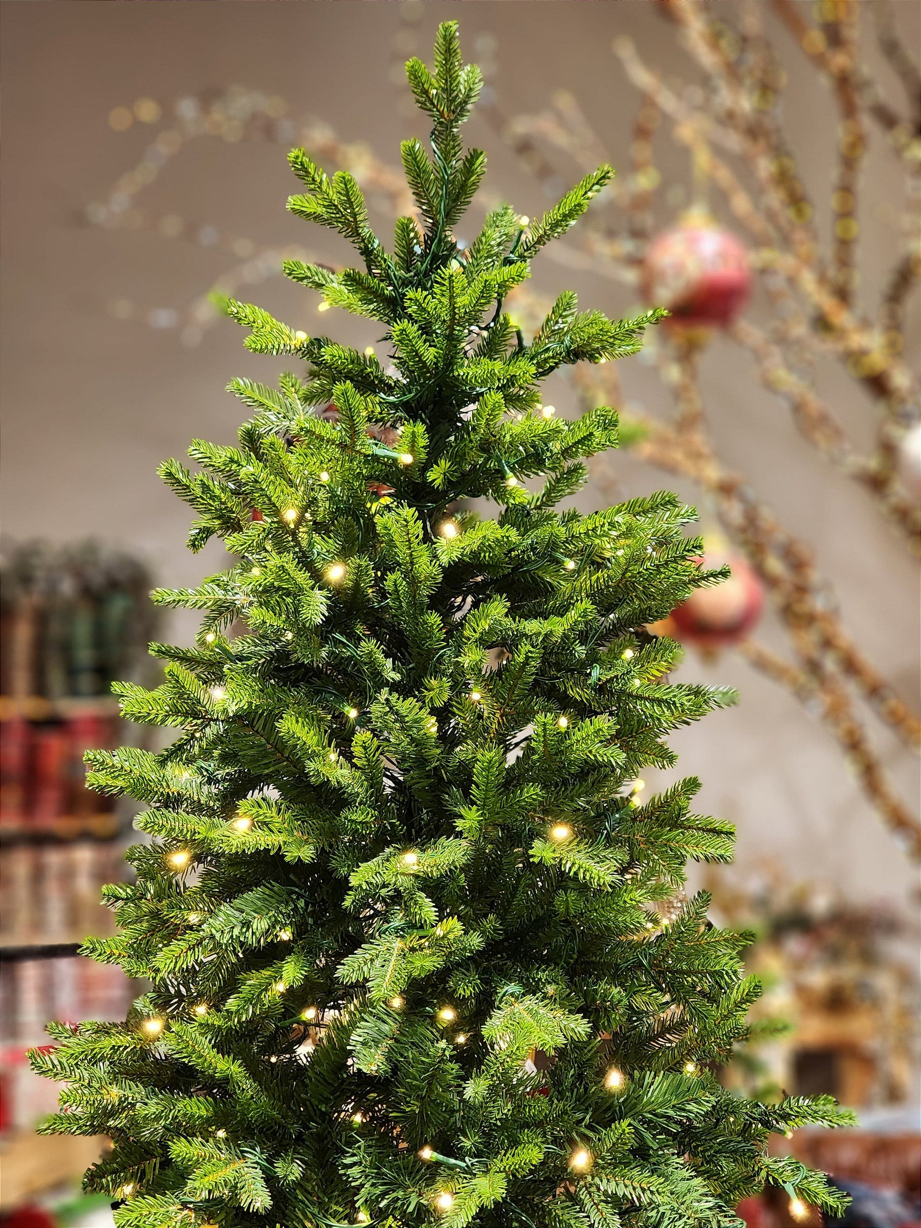 ÁRVORE REALISTA PINHEIRO AUSTRAL 2,10CM 450 LEDS WARM 801 GALHOS BIVOLT