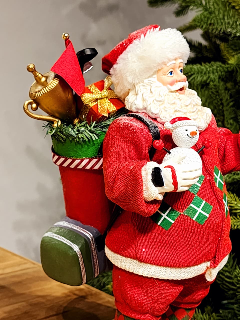 PAPAI NOEL JOGADOR DE GOLF COLEÇÃO KURT S. ADLER 28CM
