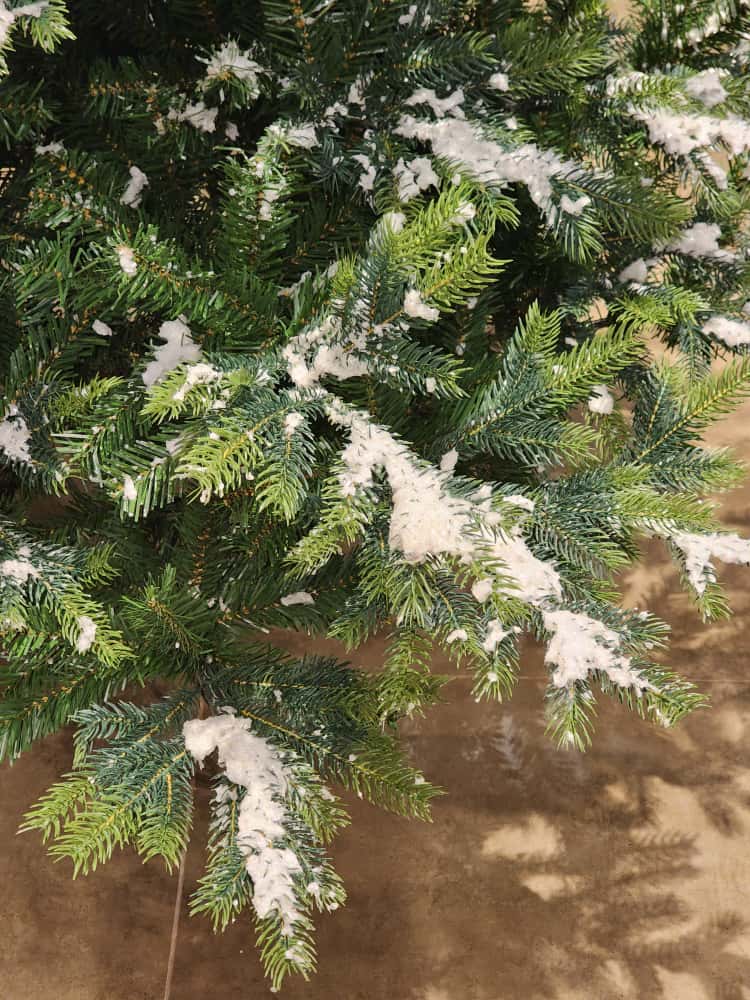 ÁRVORE PINHEIRO NEVADO SUPER REALISTA NASHVILLE 2614 GALHOS 2,25CM