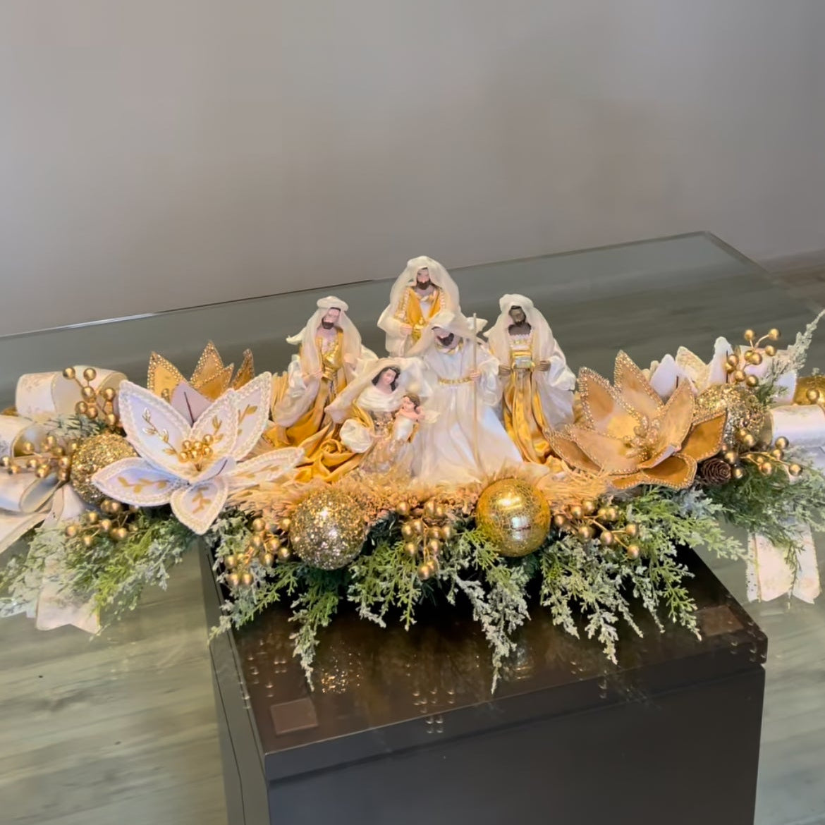 Presépio Natalino Luxo com Sagrada Família - Decoração Dourada