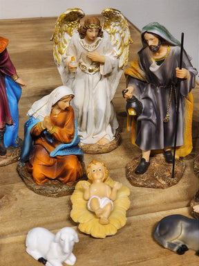 PRESÉPIO EM RESINA COLORIDO COM 11 PEÇAS 18,5CM