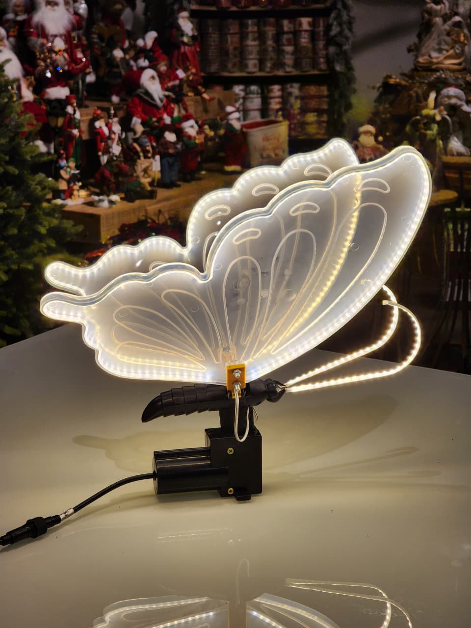 BORBOLETA 60CM COM LED WARM E MOVIMENTO COM SUPORTE BIVOLT