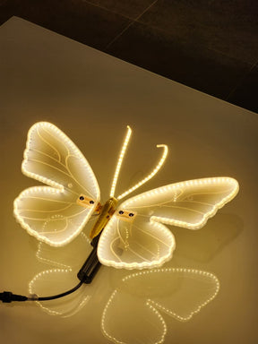 BORBOLETA 40CM COM LED WARM E MOVIMENTO COM SUPORTE BIVOLT